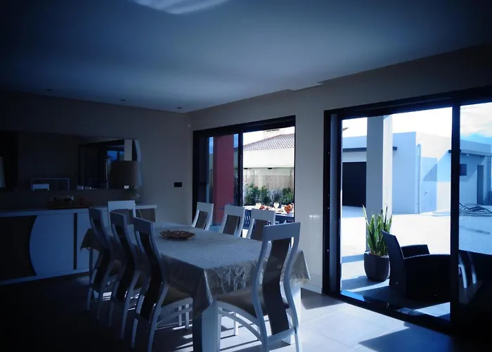 Mar & Serra Villa Feteiras