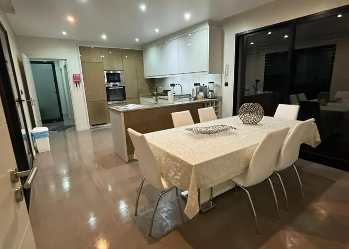 Mar & Serra Villa Feteiras